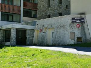 Studio rénové 6 pers, loggia sud, proche pistes, équipements modernes - FR-1-404-357