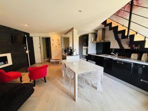 Appartement cosy 7 pers. avec cuisine équipée, balcon et casier à skis - La Plagne - FR-1-353-154