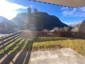 Appartement cosy avec terrasse et parking, proche des pistes - FR-1-693-115