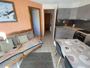 Appartement cosy avec terrasse et parking, proche des pistes - FR-1-693-115
