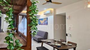 Millerz Square Family Rooms, by TwoFive