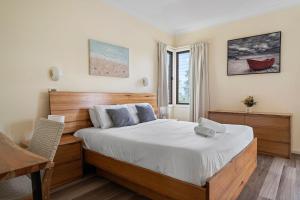 The Boathouse -Pool and Private Slip