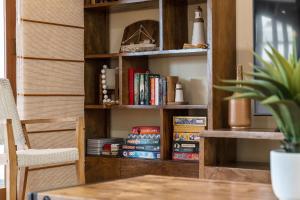 The Boathouse -Pool and Private Slip