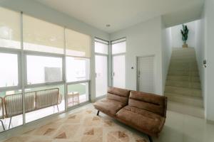 Akhtar Guest House Near Situ Gede