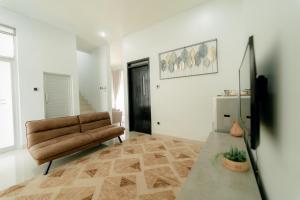 Akhtar Guest House Near Situ Gede