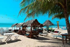 Golden Beach Hotel & Restaurant - Illupaikulam