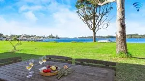 Noddy's Riverside - Pyree