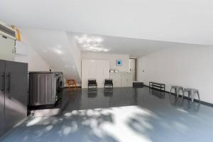 Elegant Pool Access Townhouse Near Beach