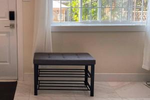 Modern Spacious 1BR minutes away from Main St