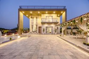 ELIVAAS Heaven in Hills Mountara 3 BHK Villa with Lounge & Pvt Pool - Lunda
