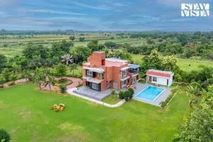 StayVista at Imperial Isle with Pool, Lawn, Bar - Pīrthala