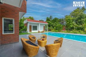 StayVista at Imperial Isle 4BHK villa in Sohna with Comp BF, Pool, BBQ, Bonfire and Lawn, Ideal of parties & Events