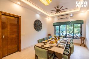 StayVista at Imperial Isle 4BHK villa in Sohna with Comp BF, Pool, BBQ, Bonfire and Lawn, Ideal of parties & Events