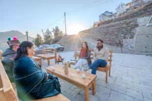 SaffronStays Alpine Blue - 4BR European villa with valley views, bonfire, BBQ & forest treks, Theog