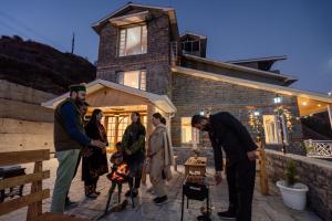 SaffronStays Alpine Blue, Theog - 6BR Villa with Valley Views