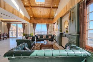 SaffronStays Alpine Blue - 4BR European villa with valley views, bonfire, BBQ & forest treks, Theog