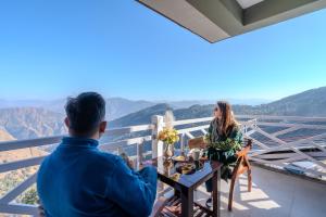 SaffronStays Alpine Blue - 4BR European villa with valley views, bonfire, BBQ & forest treks, Theog