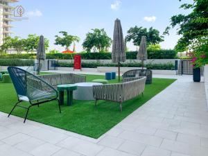 Stylish Apartment with Golf Views in Dubai Hills 199GV-2