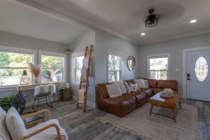 Relaxing 3BR Home with Vineyard View Rooftop Deck and Game Room