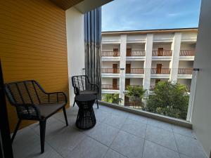 Beachfront apartment at Naithon