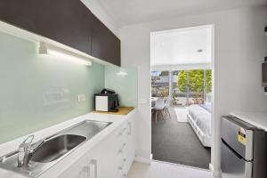 Bay View Motel - California Beach