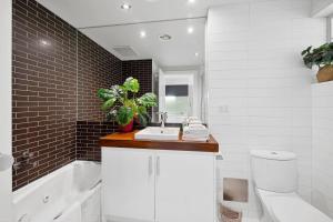 Bay View Motel - California Beach