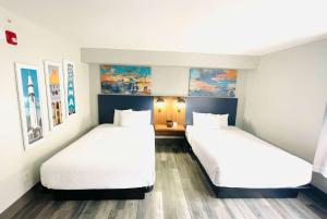 Double Room with Two Double Beds - Disability Access room in La Quinta by Wyndham Birmingham Homewood