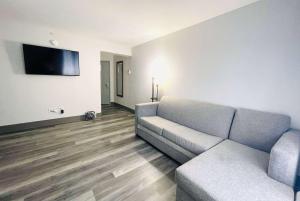 One-Bedroom King Suite - Non-Smoking room in La Quinta by Wyndham Birmingham Homewood