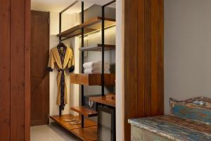 Studio Có Ban Công (Studio with Balcony)