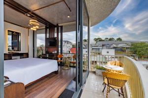 Phòng Deluxe Giường Đôi/2 Giường Đơn Có Ban Công (Deluxe Double or Twin Room with Balcony)