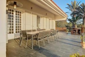 Spacious house with pool in Castellet
