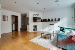 Lovely Charing Cross Apartment