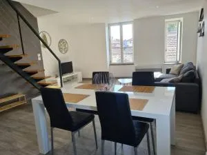 Appartement À deux pas de tout - 伊苏瓦尔