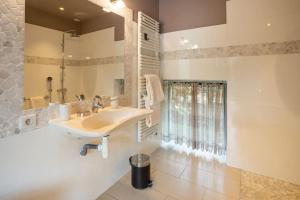 Villas Maison 5 etoiles luxe 6p piscine privee chauffee Lascaux : photos des chambres