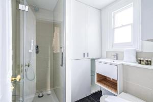 Cozy and Spacious Kensington Maisonette