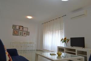 Sunshine Menendez Pelayo