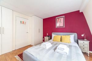 Stylish and Sleek Kensington Apartment