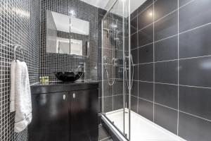 Stylish and Sleek Kensington Apartment