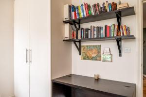 Bright & Spacious Battersea Flat