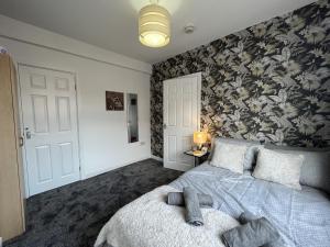 Modernised central Wigan townhouse sleeps up to 6