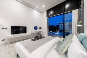 Unique Townhouse Pool Slide Access