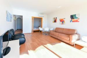 LA BELLE VUE mer avec joli balcon et parking, à côté des plages et du centre-ville