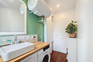 Appartements A cosy haven in Versailles charm and comfort : photos des chambres