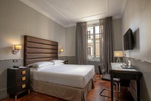 Deluxe Double or Twin Room room in Royal Court Hotel