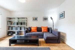 Stylish Chiswick Apartment with a Private Terrace - Acton