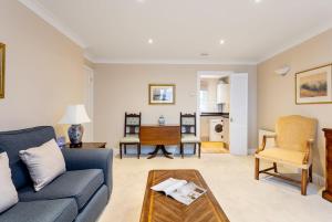 Bright Tower Bridge Nest