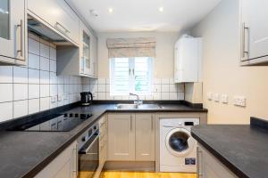 Bright Tower Bridge Nest