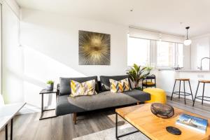 Bright London Bridge Apartment