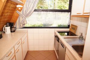Zeltdachhaus in Strandnähe mit grossem Grundstück