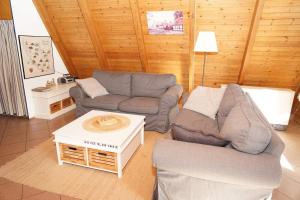 Zeltdachhaus in Strandnähe mit grossem Grundstück